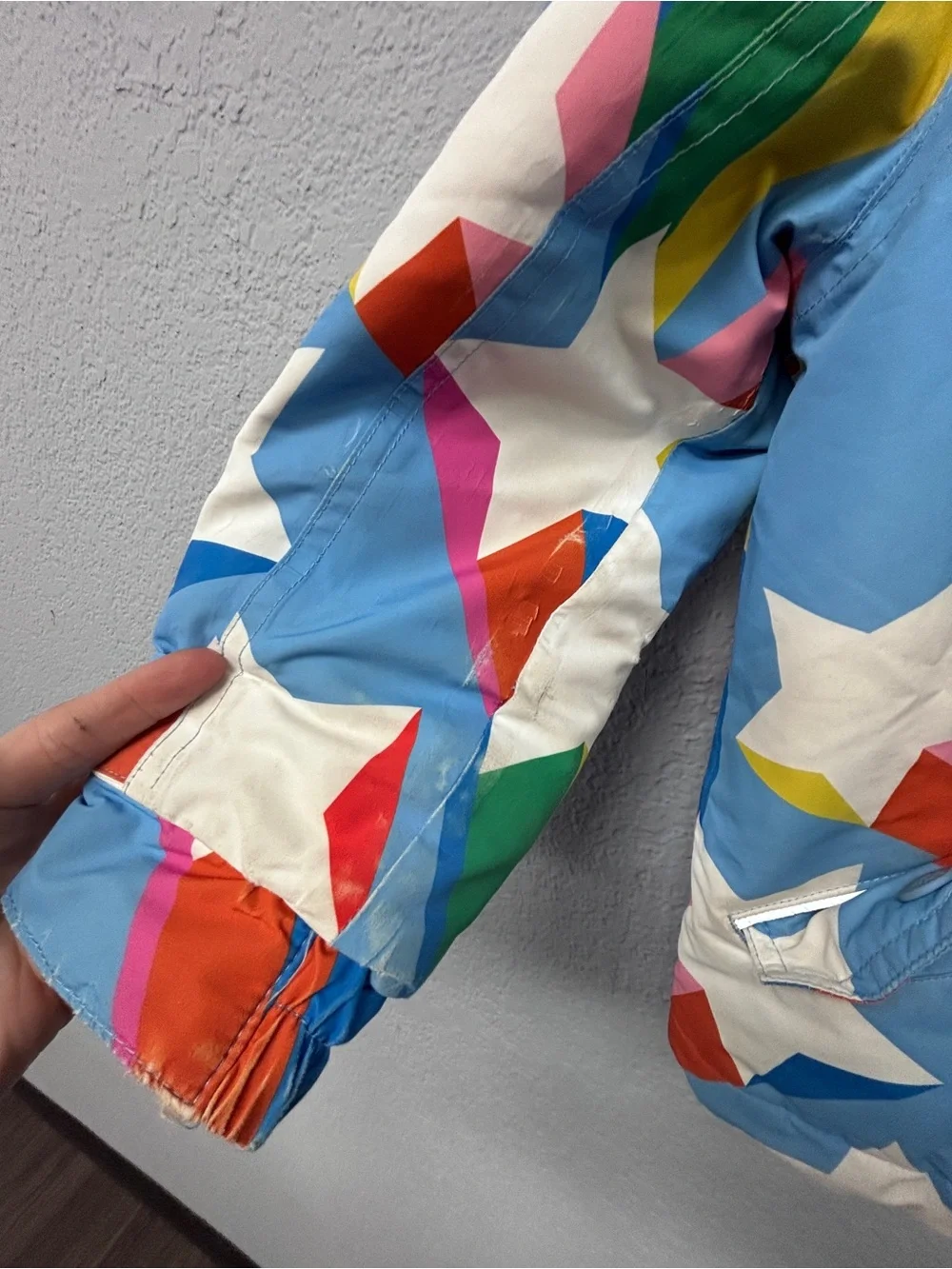 Boden Kids All-Weather Waterproof Ski Jacket in Multicolor, Geometric Star Pttrn